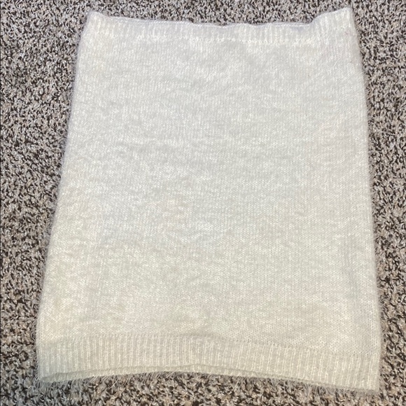 Betsey Johnson Cream Knit Infinity Scarf with Pearl and silver beads - Picture 4 of 5